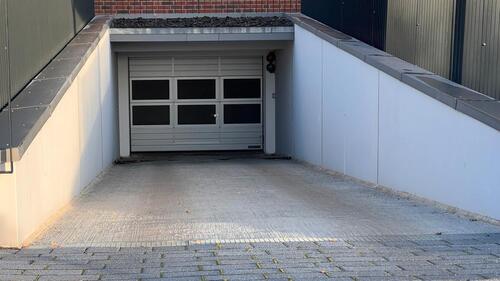 Foto - Tiefgaragenstellplatz in exklusiver Oldtimer Garage