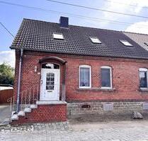 Gepflegtes Einfamilienhaus mit schönem Garten, Zufahrt & Garage - Könnern