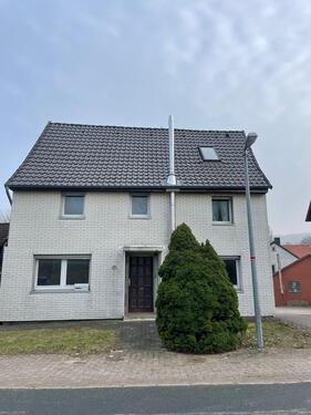 Foto - Entkerntes Fachwerkhaus mit Nebengelass zum Wiederaufbau