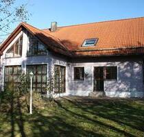 Großzügige 4-Raum Wohnung mit eigenem Garten in Zweifamilienhaus - Grafenwöhr