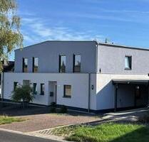 Mechernich-Kommern, 2 geräumige Doppelhaushälften mit Carport