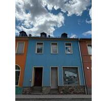 Haus - Ein-Zweifamilienhaus - 25.000,00&nbsp;EUR Kaufpreis, ca.&nbsp; 180,00&nbsp;m&sup2; in Schleiz (PLZ: 07907)