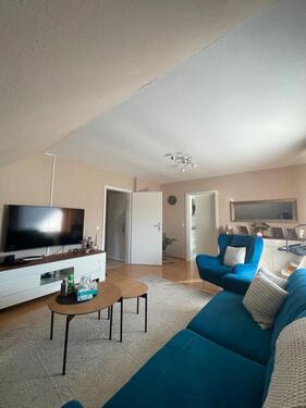 Foto - Zentrale 4-Zimmer-Dachgeschosswohnung mit eigenem Stellplatz