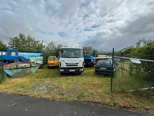 Foto - Parkplatz Freifläche gepflastert oder auf Schotter
