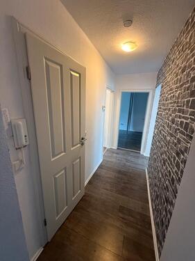 Foto - Schöne zwei Zimmerwohnung mit schönem Bad und großen Balkon