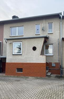 Foto - Charmantes Reihenhaus mit großem Garten und zwei Garagen