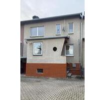 Charmantes Reihenhaus mit großem Garten und zwei Garagen - Gröningen