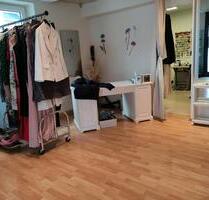 Schneiderei zur Übernahme - 4.000,00&nbsp;EUR Kaltmiete, ca.&nbsp; 50,00&nbsp;m&sup2; in Filderstadt (PLZ: 70794)