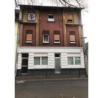 Kleine 4 Zimmer Wohnung - 1.200,00&nbsp;EUR Kaltmiete, ca.&nbsp; 60,00&nbsp;m&sup2; in Hürth (PLZ: 50354)