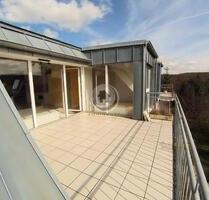 !!! ImmoPoint !!! TOP Aussicht - Lichtdurchflutet mit großer SÜD-Dachterrasse und EBK (IP 2 MD 59 DGR) - Iserlohn