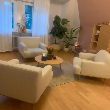 Foto - Heller und freundlicher Praxisraum in bester Weststadtlage