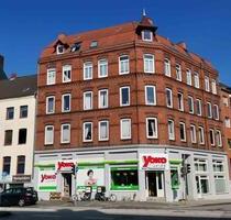 Modernisierte 3 Zi. Altbau-Wohnung mit Dielenboden in zentraler Lage. - Kiel Blücherplatz
