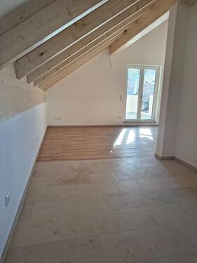 Foto - Neubau – 75 m² – Teilmöblierte 3,5 Zimmer Dachgeschosswohnung