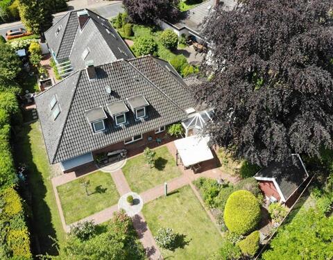 Foto - Großzügiger Walmdachbungalow in zentraler Lage von Bad Zw´ahn