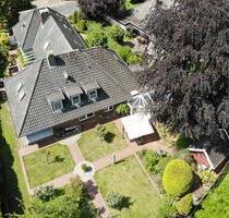 Großzügiger Walmdachbungalow in zentraler Lage von Bad Zw´ahn - Bad Zwischenahn