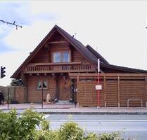 Schönes Blockbohlenhaus, vollunterkellert und mit kleinen Garten - Uetersen