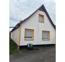 Attraktives Wohnhaus mit Nebengebäuden in ruhiger Dorflage – Groß - Nottertal-Heilinger Höhen