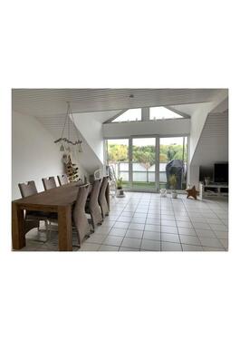Foto - Moderne 3 Zi.-DG-Whg, teilw. Giebelhoch offen, SW-Blk. mit Blick