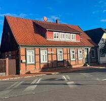Denkmalgeschütztes Fachwerkhaus mit Nebengebäude und Garage - Bleckede