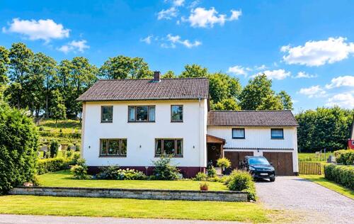 Foto - Großzügiges Ein- Zweifamilienhaus mit großem Traumgrundstück