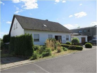 Foto - Einfamilienhaus mit Garage in Bad Königshofen