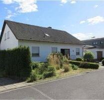 Einfamilienhaus mit Garage in Bad Königshofen - Bad Königshofen im Grabfeld