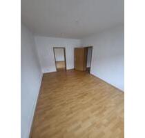 Helle 2-Raumwohnung - Balkon - Tageslichtbad mit Wanne - ideal für Singles oder Pärchen - Merseburg