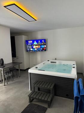 Foto - Ferienwohnung mit Whirlpool, Fasssauna, Massagesessel und Garten