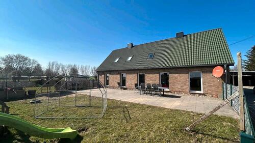 Foto - Freistehendes Einfamilienhaus mit Großem Grundstück