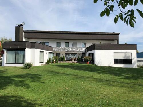 Foto - Villa für Monteure geeignet mit Pool und großen Garten