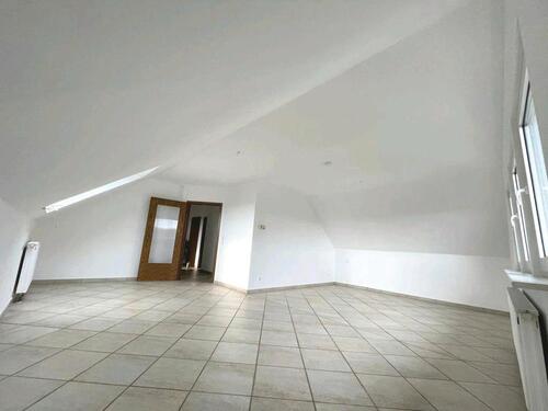 Foto - Schöne 2 Zimmer DG Wohnung - 650,00&nbsp;EUR Kaltmiete, ca.&nbsp; 86,00&nbsp;m&sup2;