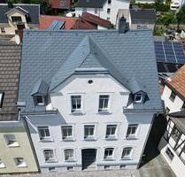 Moderne 1-Zimmer-Wohnung mit Balkon & Einbauküche in Treuen