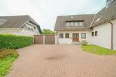 Foto - Breitscheid: Einfamilienhaus mit Garten und 2 Garagen