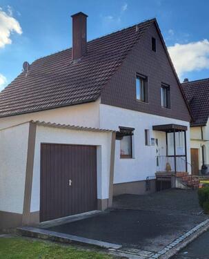 Foto - Einfamilienhaus mit Nebengebäude, Garage und Hebebühne