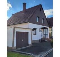 Einfamilienhaus mit Nebengebäude, Garage und Hebebühne - Nufringen