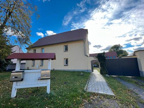 Foto - Renoviertes Einfamilienhaus - 1.800,00&nbsp;EUR Kaltmiete, ca.&nbsp; 200,00&nbsp;m&sup2;