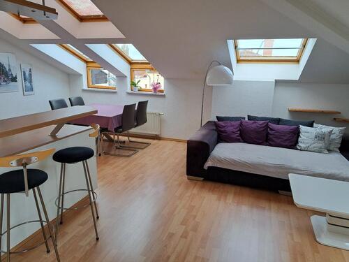 Foto - Bezugsfreie 2-Zimmer-Dachgeschosswohnung mit Loggia, Aufzug & TG-