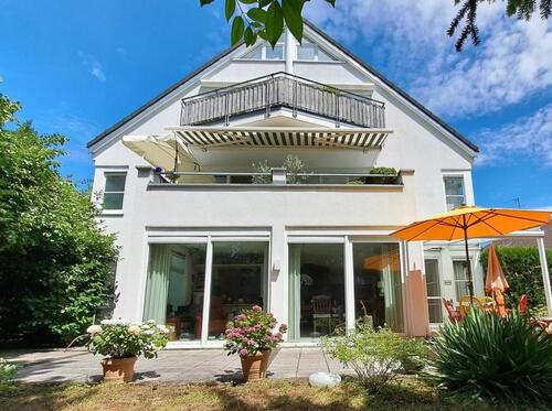 Foto - Helle EG-Wohnung mit eigenem Garten, zwei Terrassen und zwei TG-S