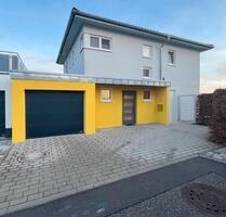 Einfamilienhaus mit Einliegerwohnung, Garage & Weitblick - Neckarsulm