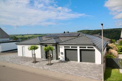 Foto - Exklusiver Neubau-Bungalow mit PV-Anlage, XXL-Garage