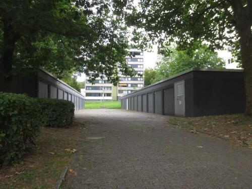 Foto - Parken im Schatten - 60,00 EUR Miete,