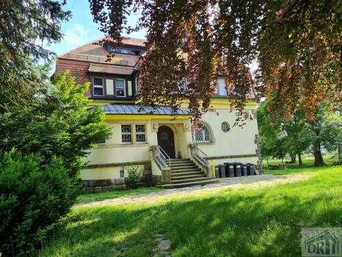 Foto - Single Wohnung in einer Villa umgeben von Grün.