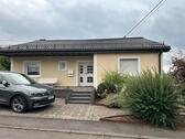 Foto - Freistehendes Einfamilienhaus mit Einliegerwohnung