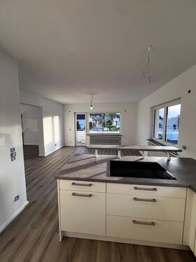 Foto - Moderne 2- Zimmer-Wohnung mit zwei Balkonen und Garage