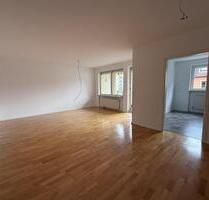 Helle 2-Zimmer-Wohnung mit Balkon, Küche & Stellplatz in der Fürther Südstadt