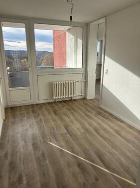 Foto - Großzügige 2 Zimmer Wohnung in der 6 Etage, mit Balkon und Aufzug