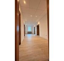 138m2 Neu Renovierte Wohnung 7-Zimmer - Porta Westfalica