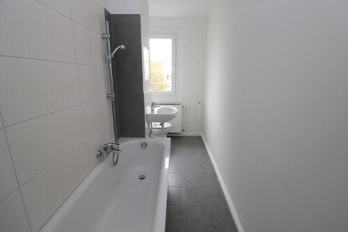Foto - Auf die Plätze…fertig…mieten!!! Große 3-RW mit Wanne u. Balkon...