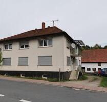 Haus mit großem Grundstück und Nebengebäude in Esselbach