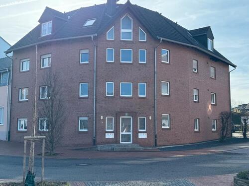 Foto - Helle 3-Zimmer-Dachgeschosswohnung in gepflegtem 8-Familienhaus